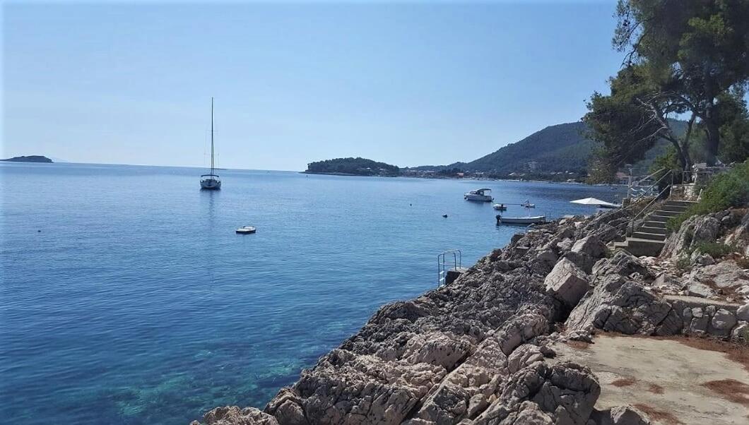 Apartman Ena By The Sea Prizba Exterior photo