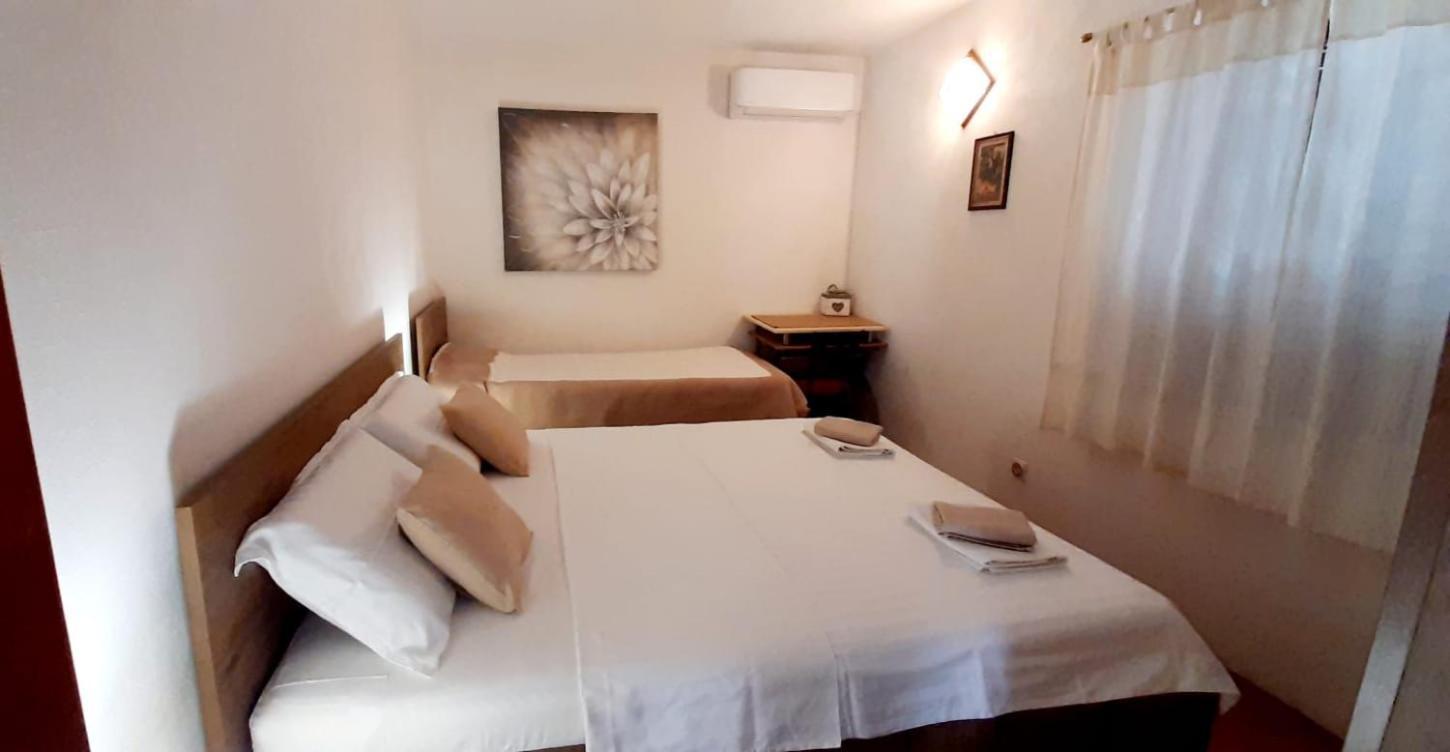 Apartman Ena By The Sea Prizba Exterior photo