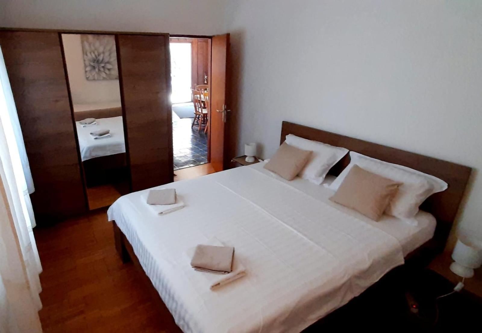 Apartman Ena By The Sea Prizba Exterior photo