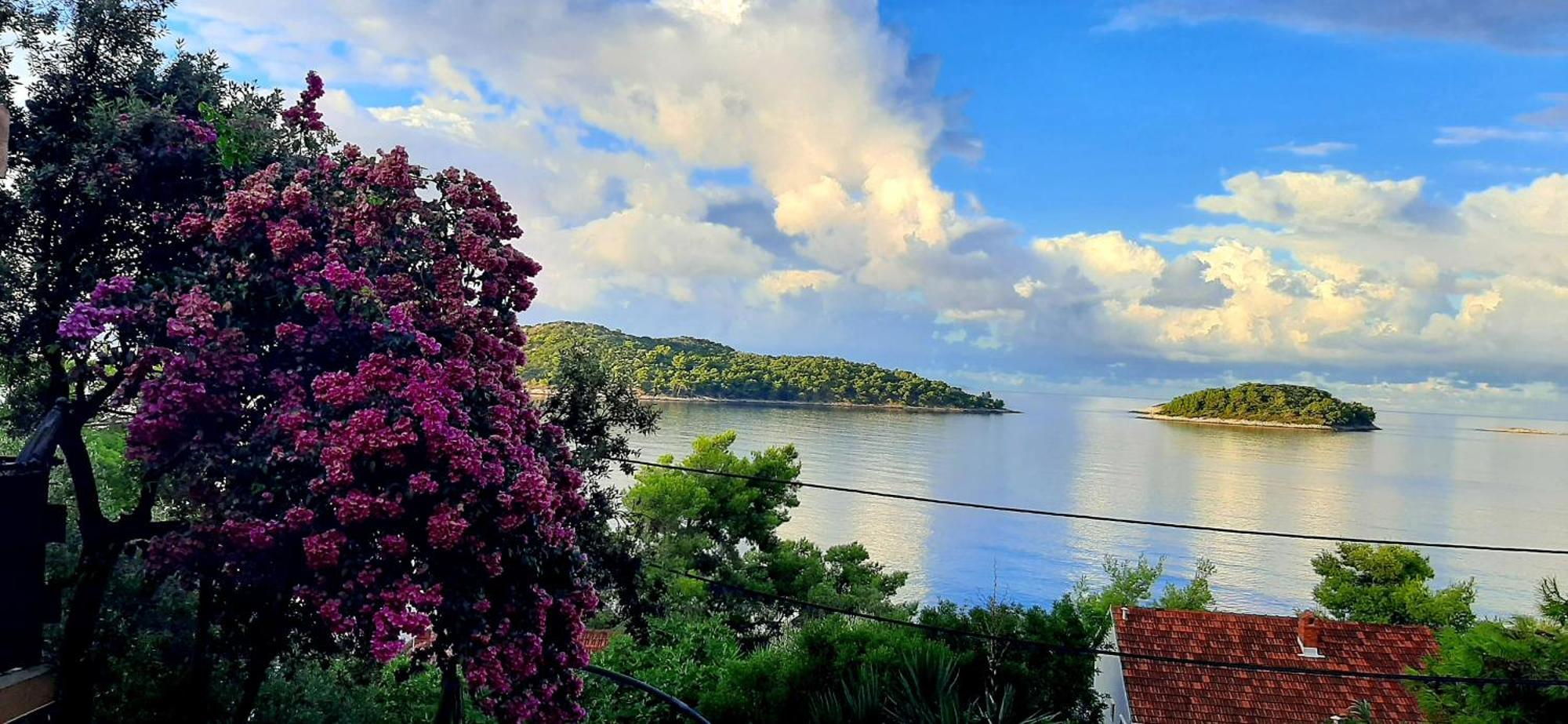 Apartman Ena By The Sea Prizba Exterior photo