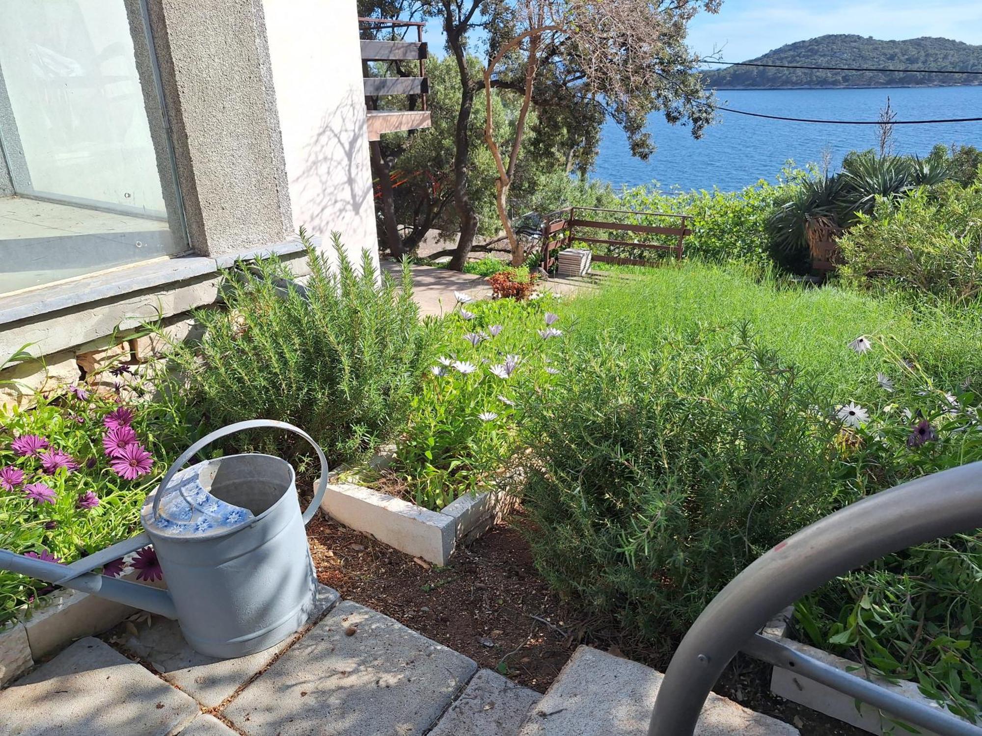Apartman Ena By The Sea Prizba Exterior photo