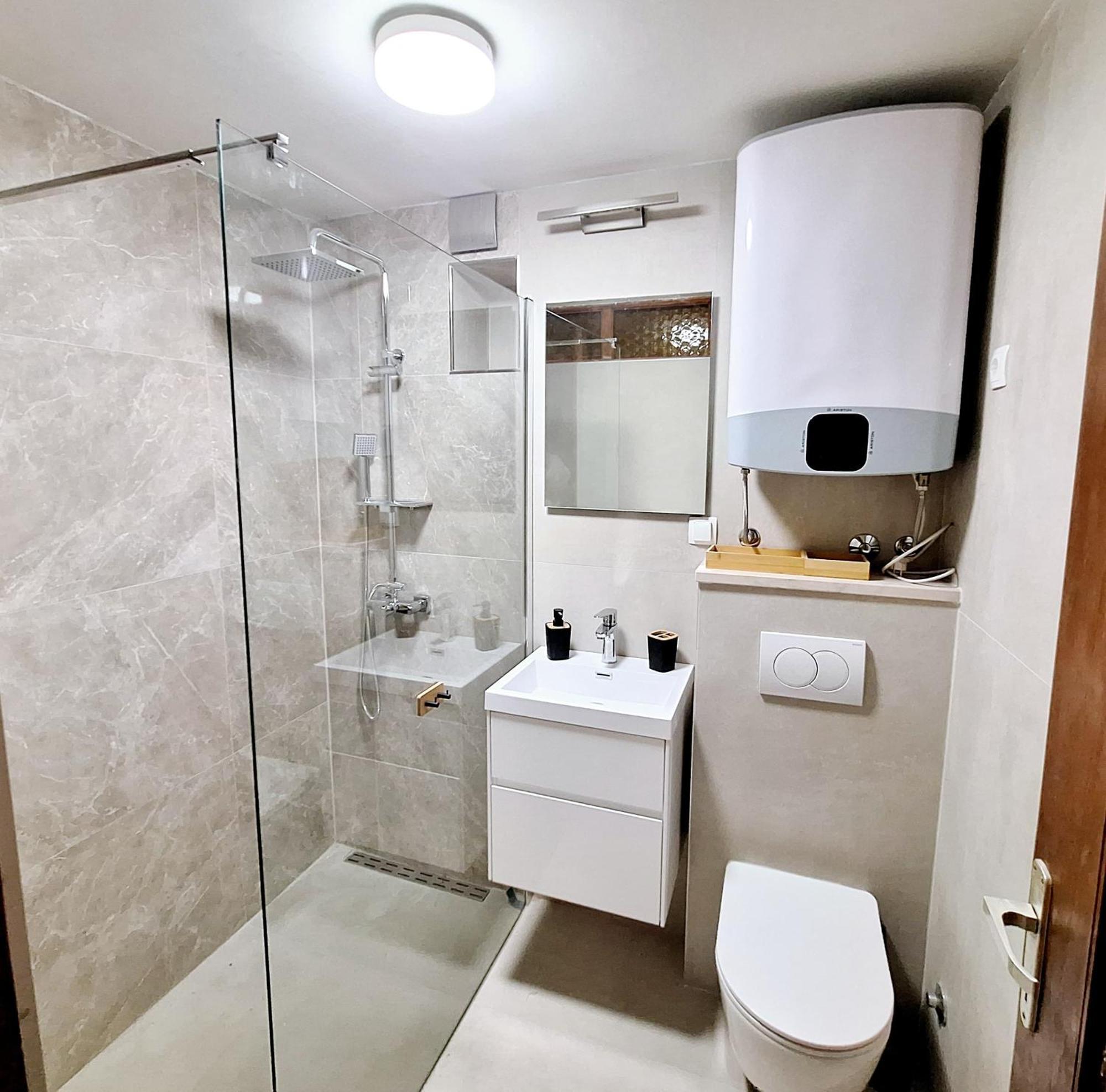 Apartman Ena By The Sea Prizba Exterior photo