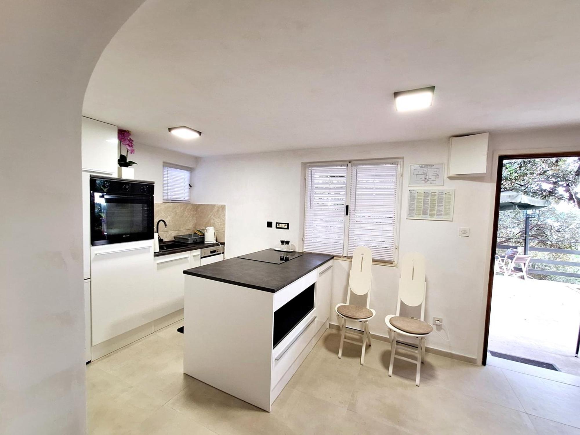 Apartman Ena By The Sea Prizba Exterior photo