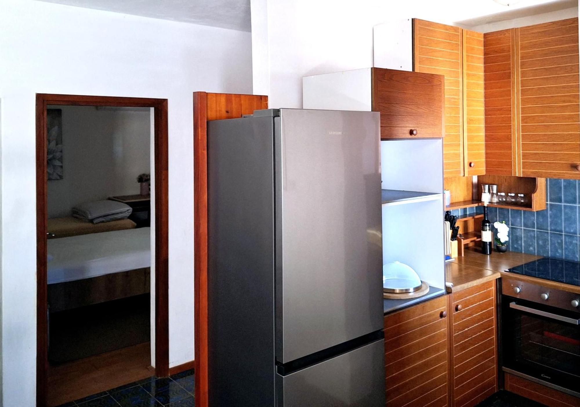 Apartman Ena By The Sea Prizba Exterior photo