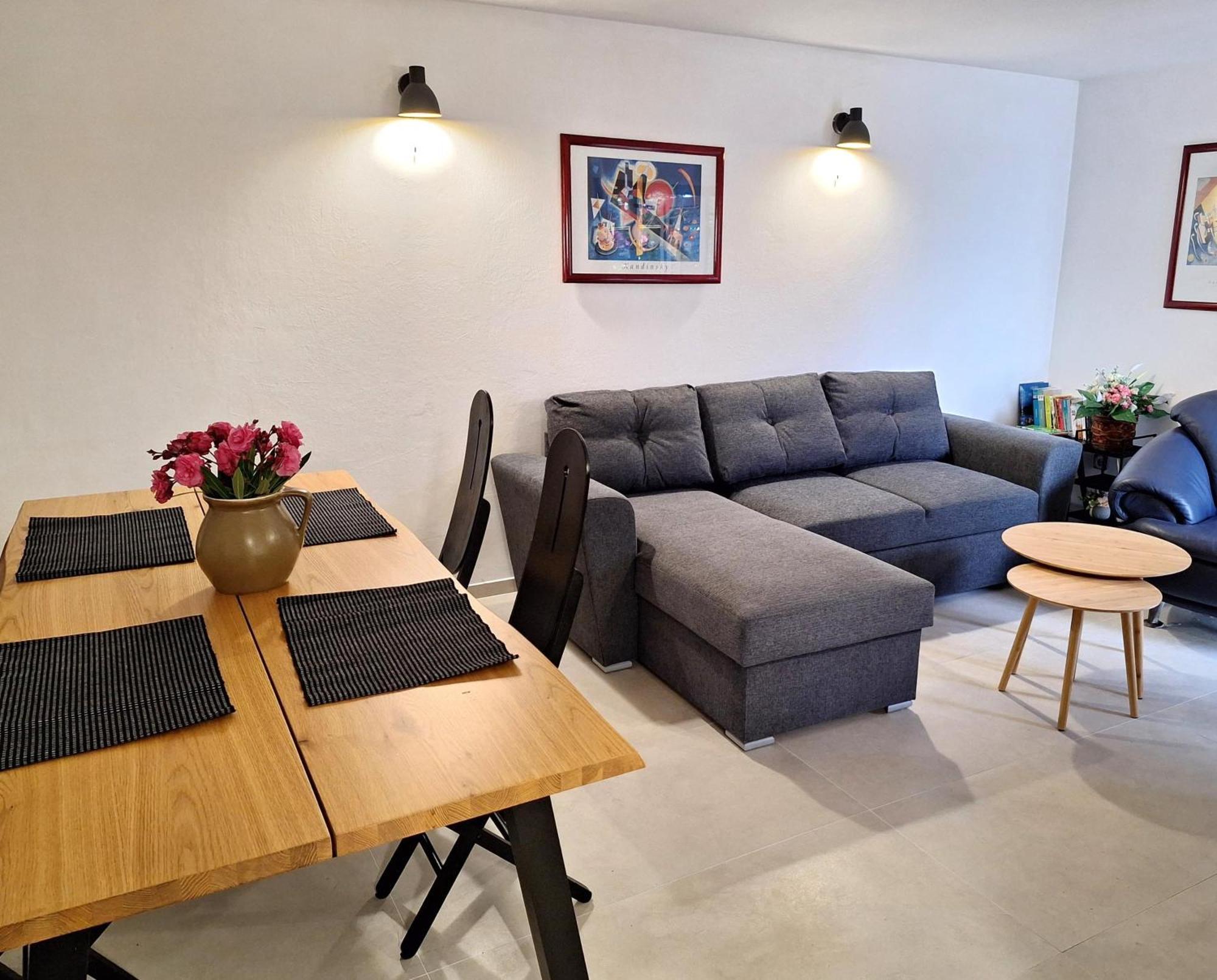 Apartman Ena By The Sea Prizba Exterior photo