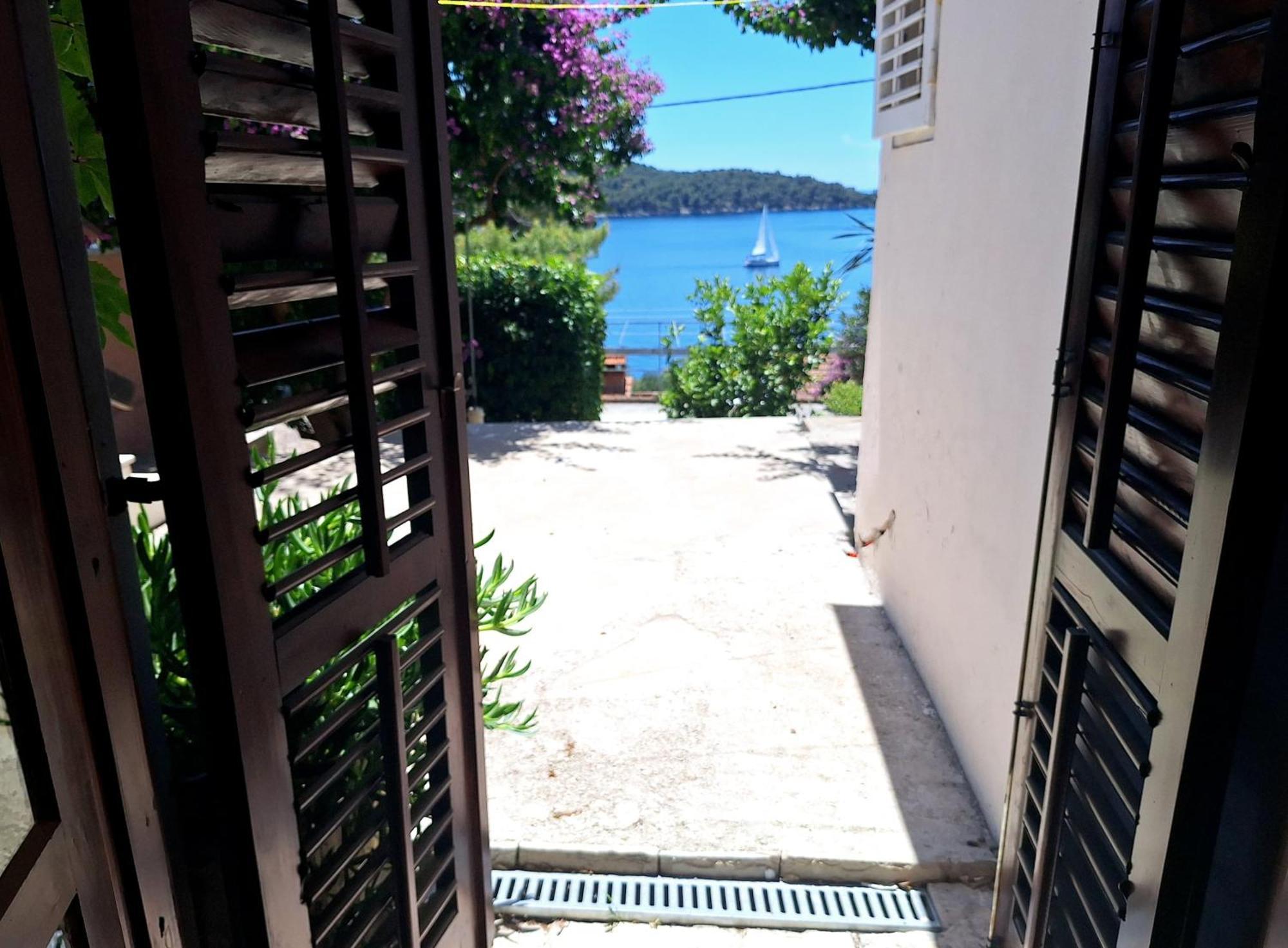 Apartman Ena By The Sea Prizba Room photo